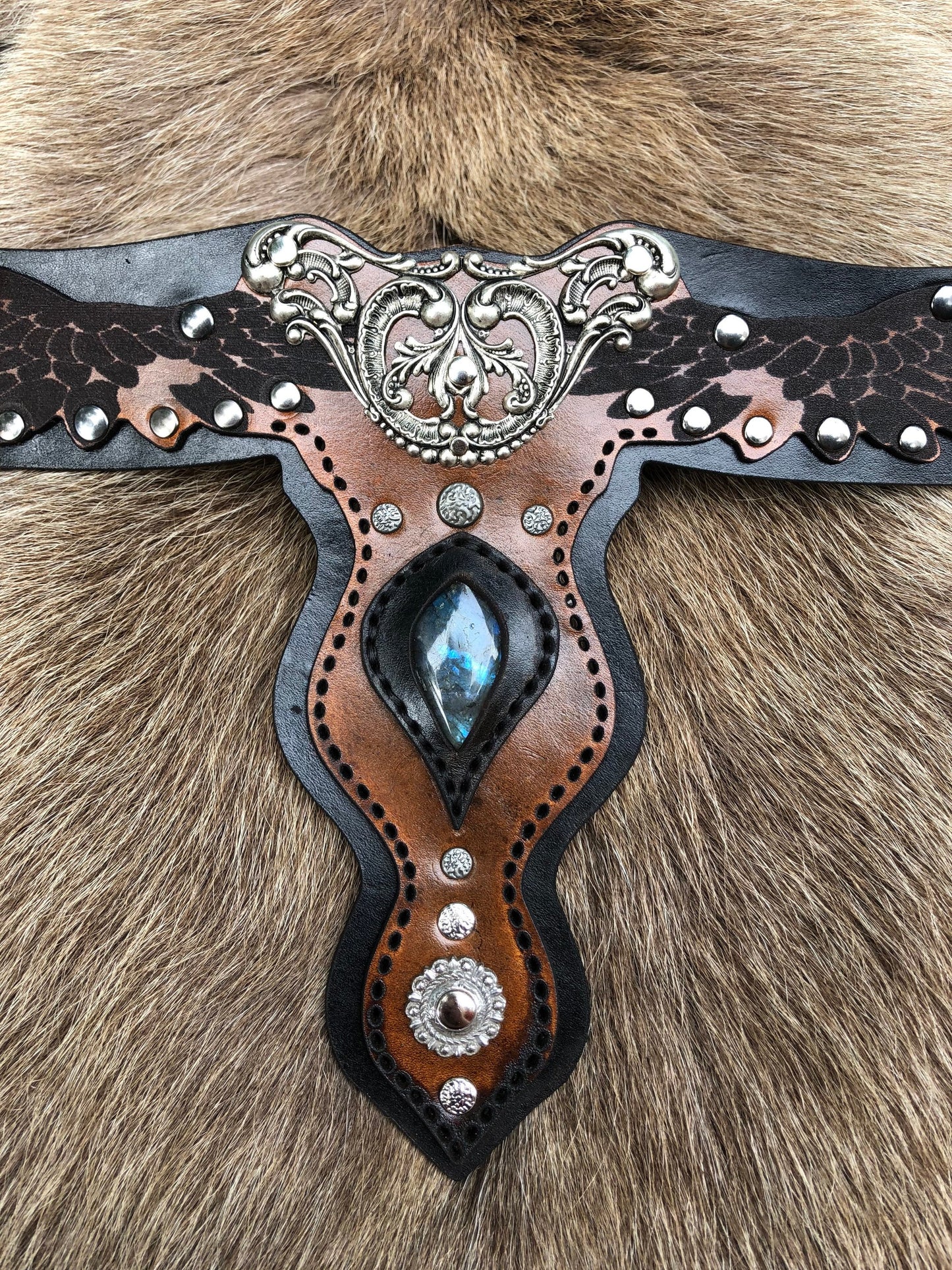 Ultimate leatherworking beginner set - 500 leather tools and hardware - Quality leather craft starter kit