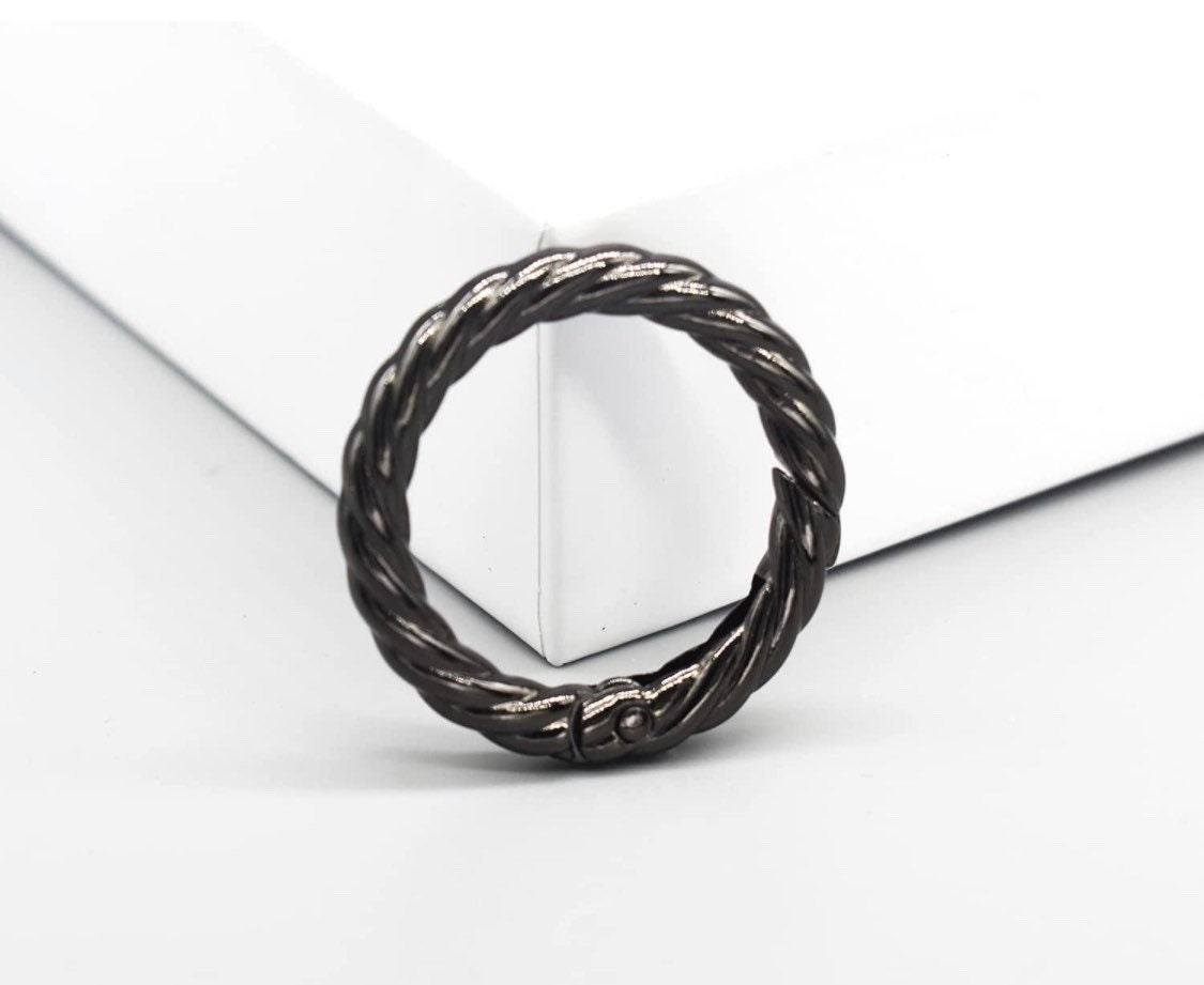 Rainbow Metal Rope O-Ring Caribiner - Round Trigger Clasp for dog collars, straps, belts, and bags - 1ct